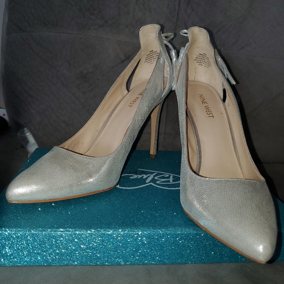 Silver heels - Picture 3 of 9